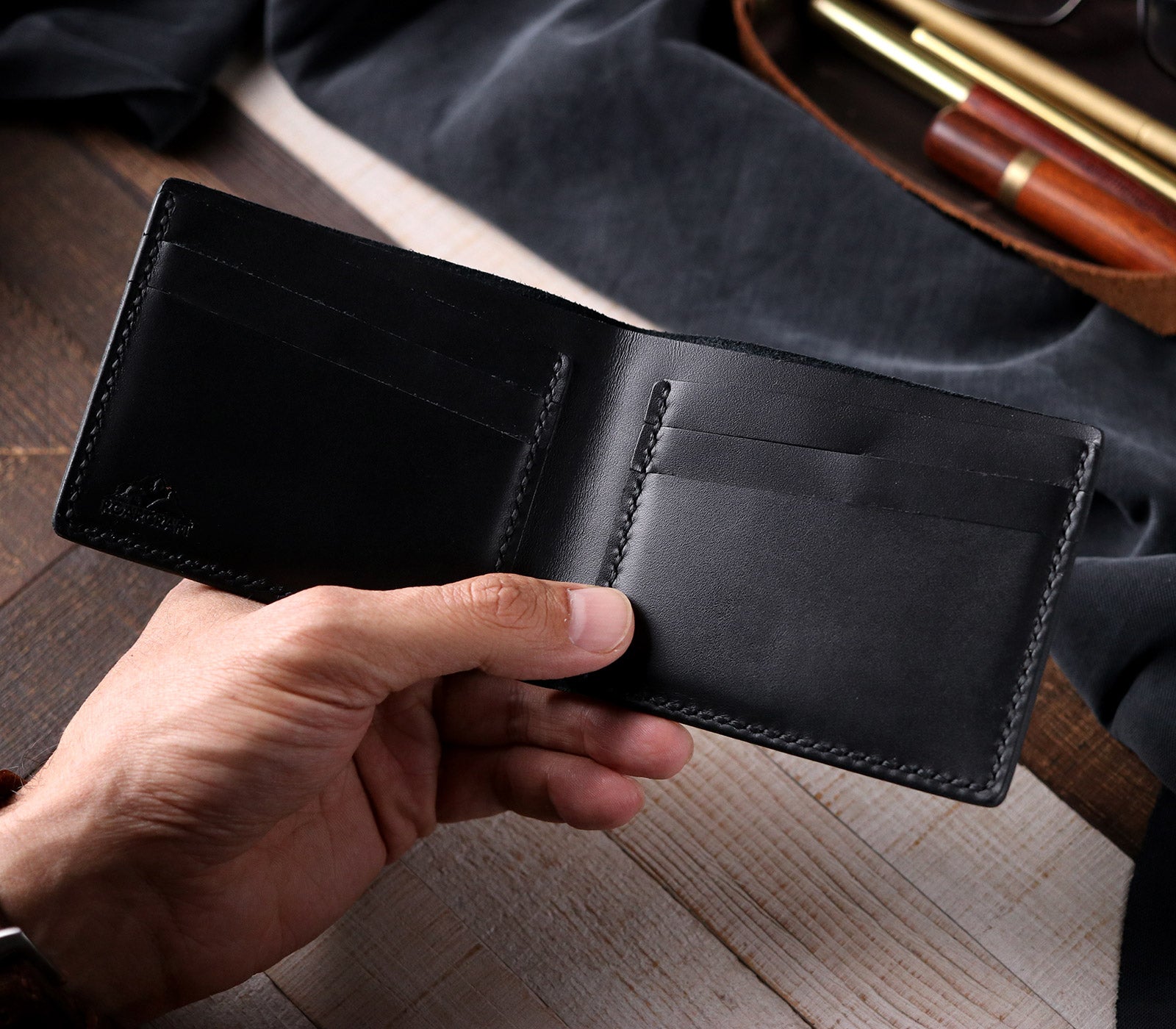 Handmade Bifold Leather Wallet - Personalized Engraving – Roarcraft