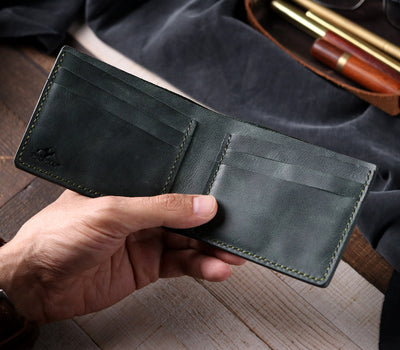 Classic Bifold Leather Wallet - Pergamon
