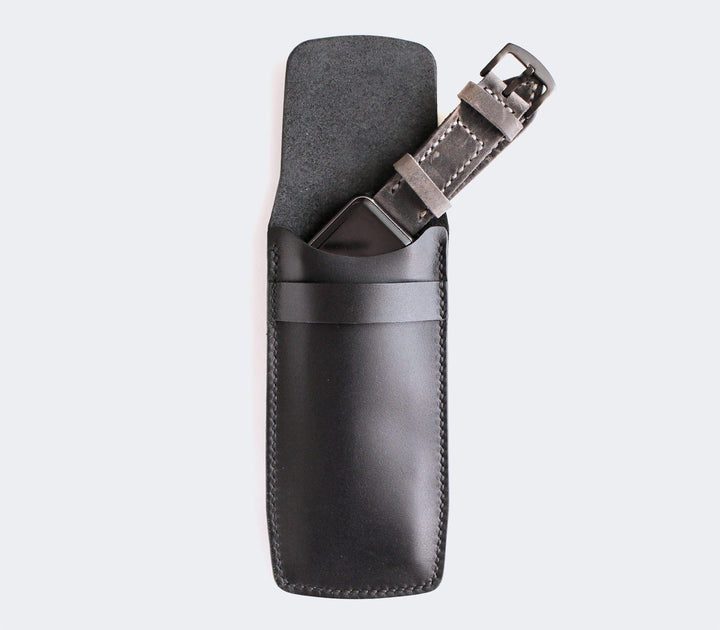 Handgefertigtes Uhrenetui aus Leder mit Klappe